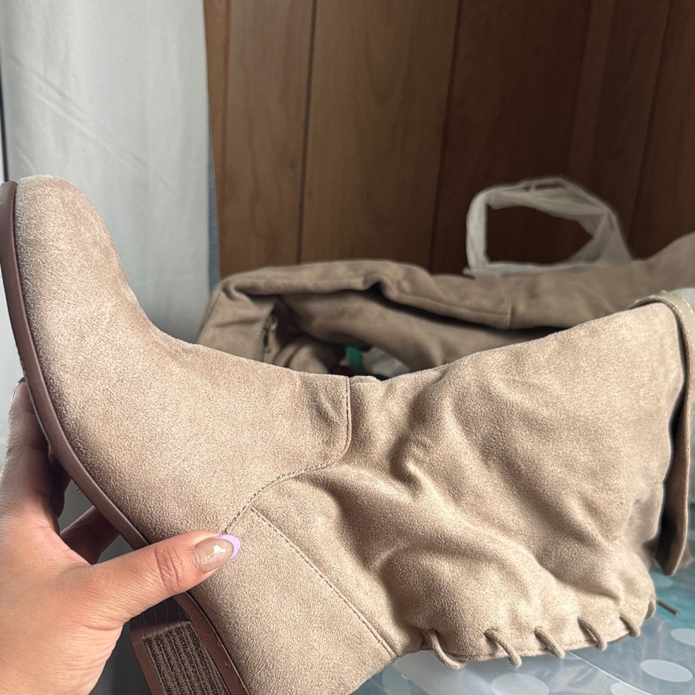 Women's Tan Suede Boots